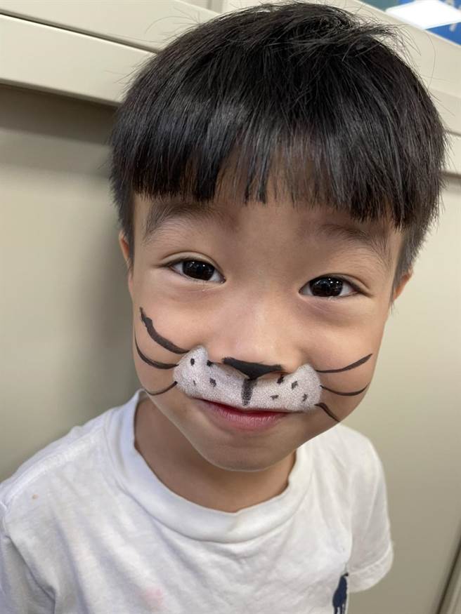 儿童脸部彩绘也是主题单元之一。（金城镇公所提供）