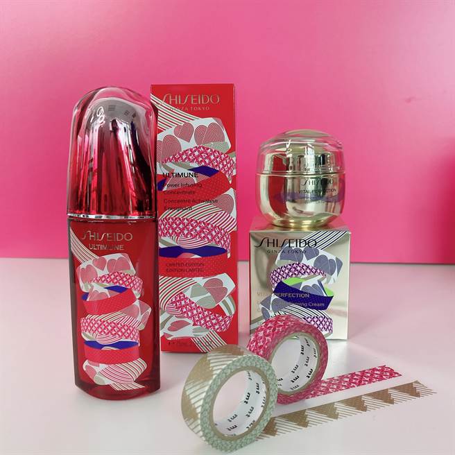 资生堂小红瓶、拉提神霜心心点印版。（邱映慈摄）