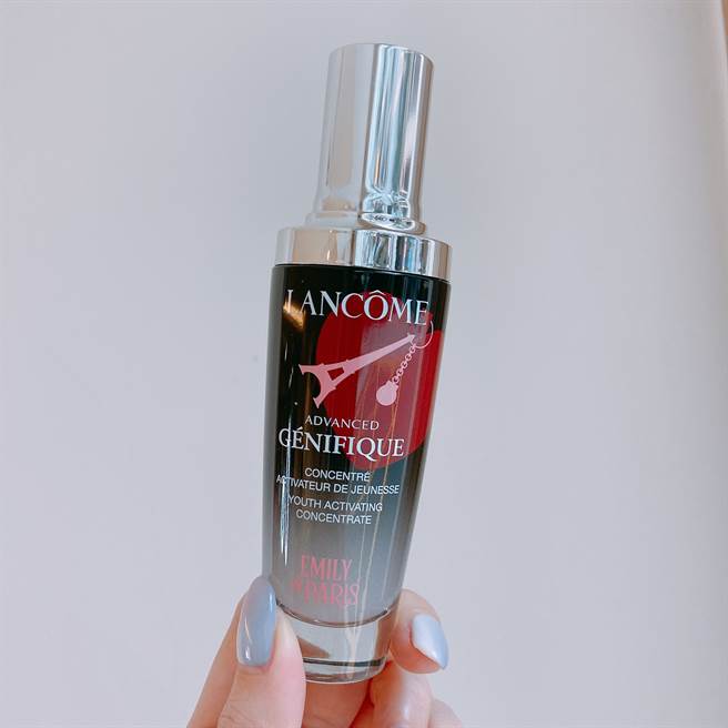 兰蔻艾蜜莉在巴黎限定版超未来肌因赋活露。（邱映慈摄）