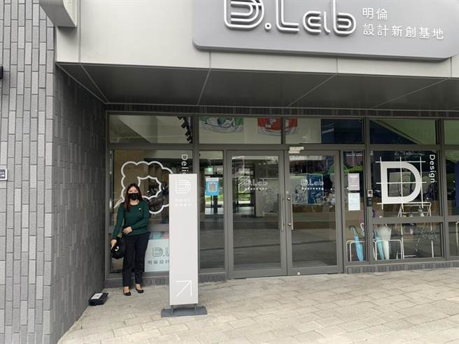 北市议员陈怡君4日踢爆，北市明伦社宅问题不断，漏水漏电，甚至还有老鼠出没，咬破纱窗、到处便溺。（陈怡君提供／张颖齐台北传真）