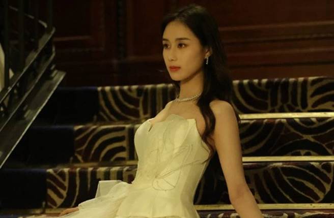 何超欣不仅仁美还是学霸。(图／翻摄自微博)