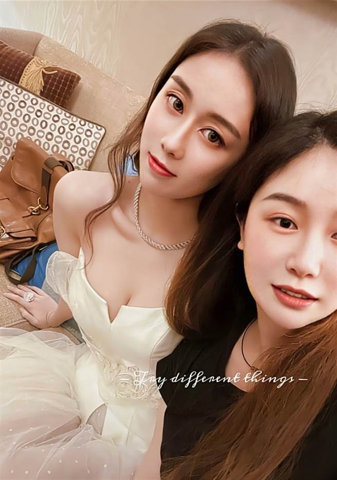 何超欣露出浑圆雪乳和深邃事业线。(图／翻摄自东网)