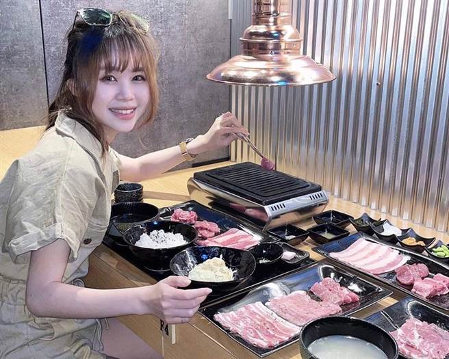 雙11這天「哼！燒肉」推出邊緣人限定「1元燒肉套餐」。（圖／業者提供）
