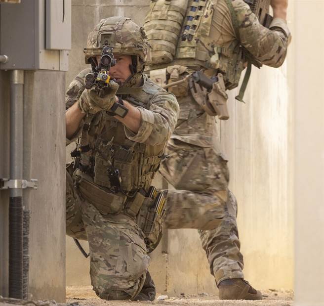 英国皇家海军陆战队在「绿色匕首」演习中，一度几乎全歼美国陆战队。（图／第40突击队推特）