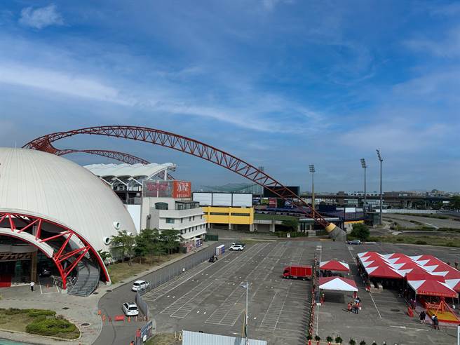 「台中洲际棒球园区．汉神洲际购物中心」与紧临的「台中巨蛋」将接力开工，北屯成为中台湾娱乐核心重镇。（卢金足摄）