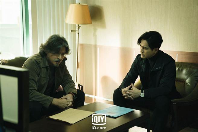 李銘順（左）與周渝民。（愛奇藝國際站提供）　　　