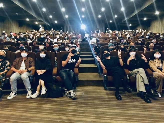 陈柏霖惊喜出席邱彦翔陪看场。（良人行影业提供）