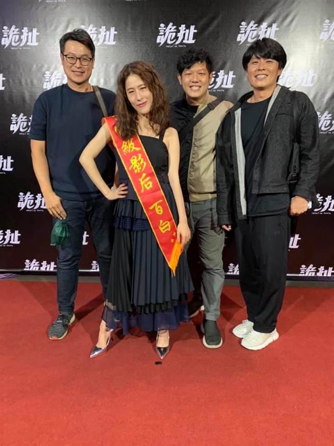 百白亲民和粉丝合照。（良人行影业提供）