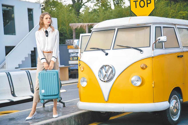 引爆國旅穿搭時尚，CROWN-BOXY新推出秋冬最紅鼠尾草綠。圖／業者提供