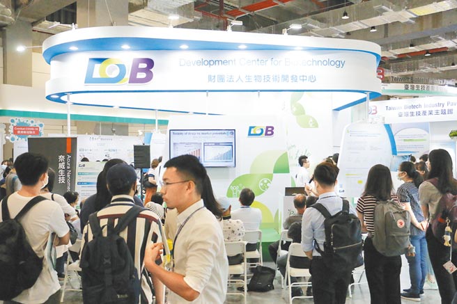 2021亞洲生技大展（BIO Asia-Taiwan）4日重磅登場，面對疫情影響，未來生技醫療新發展備受關注，商機可期；圖為去年展場參觀盛況。圖／展昭提供