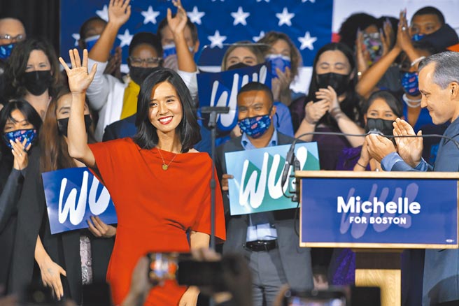 現年36歲民主黨籍市議員、台裔吳弭，2日當選波士頓市長，成為200年來首位女性、非白人市長。（美聯社）