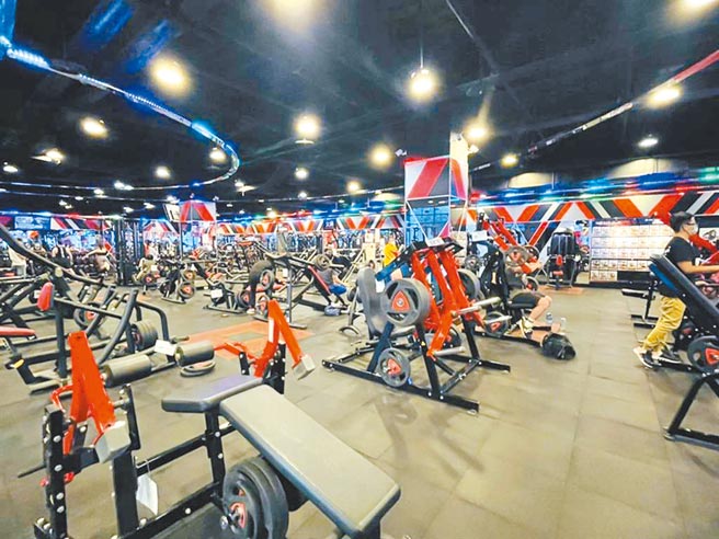 连锁健身房World Gym在官方宣布，不再恢復提供毛巾服务，消息一出后，引发会员不满，质疑World Gym片面违约，「应该先赔偿顾客，再谈解约」。（本报资料照片）