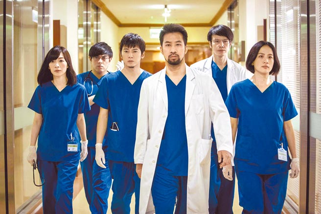 《麻醉風暴２》由陽靚（左起）、賴澔哲、李國毅、黃健瑋、隆宸翰、黃采儀演出。（中天綜合台提供）