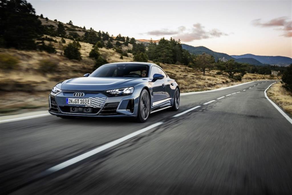 維持預售價不變，Audi e-tron GT/RS e-tron GT 純電跑房車445萬、598萬正式在台發表。(圖/CarStuff提供)
