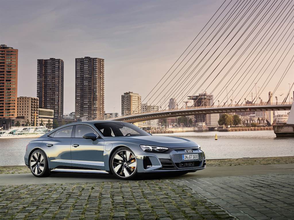 維持預售價不變，Audi e-tron GT/RS e-tron GT 純電跑房車445萬、598萬正式在台發表。(圖/CarStuff提供)
