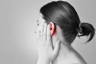 聽不清楚會癡呆是真的！研究：聽力越差 失智機率越高