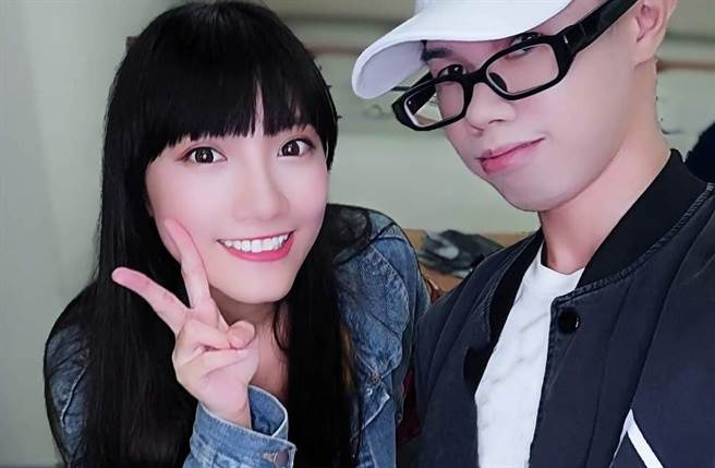 網紅鄧佳華日前上傳向親子台「香草姐姐」宜軒告白影片，讓網友全都傻眼。（圖／鄧佳華臉書）