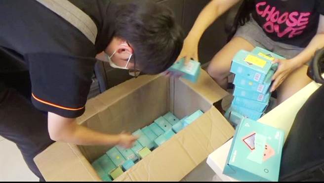 警方在全台3地查获盗版的掌上型（SUP）游戏机、盗版WII光碟、游戏硬碟(4T)，共184件。（警方提供）