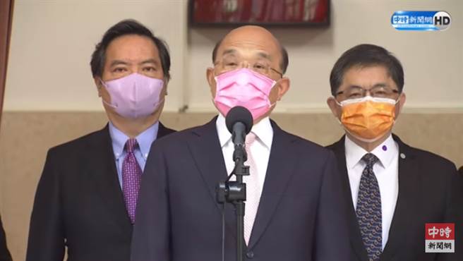 行政院长苏贞昌（中）受访。（图片摘自中时新闻网Youtube）