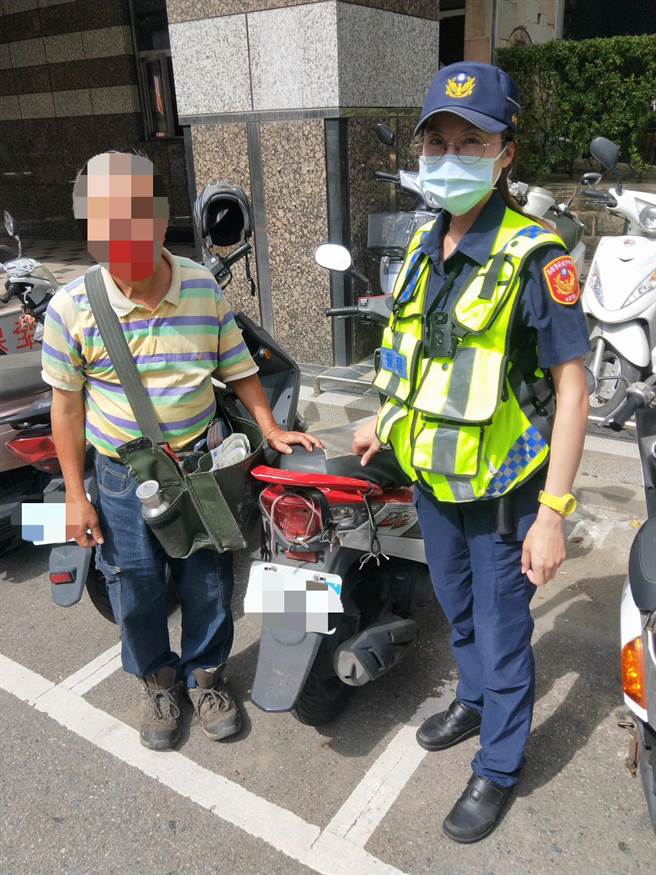 警方發現謝姓老翁自己連鑰匙都忘了拔，卻急得像熱鍋上的螞蟻。（警方提供）