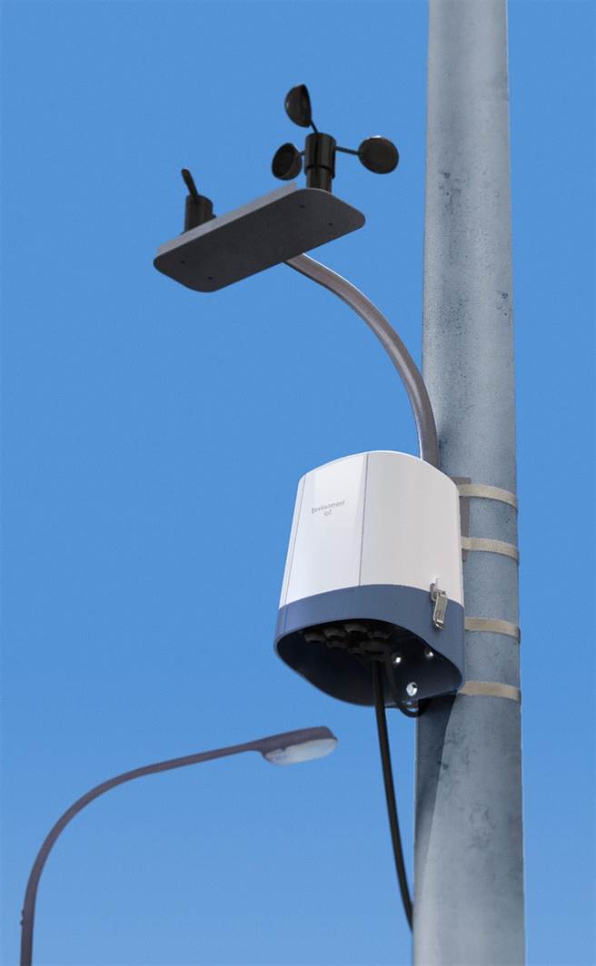 正港台灣製造的微型空品感測器，目前在全台5縣市已建置300台，通過台灣第一張資訊安全認證。(研發團隊提供／林欣儀台中傳真)