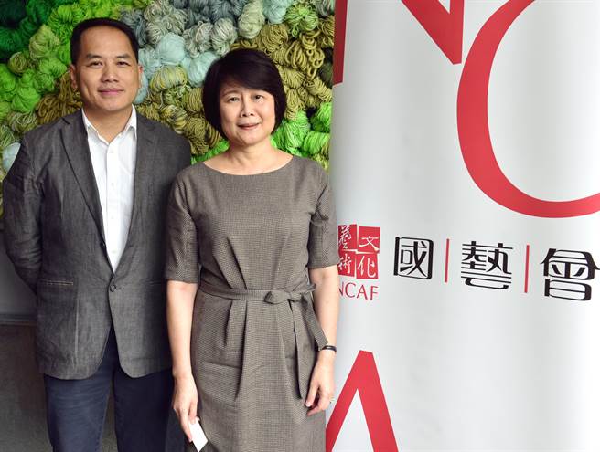 國藝會董事長林曼麗（右）表示：「希望藝文團體不只要活著，還要活出競爭力，甚至在此時期能夠躍升，有更大的能量」。（資料照，洪錫龍攝）