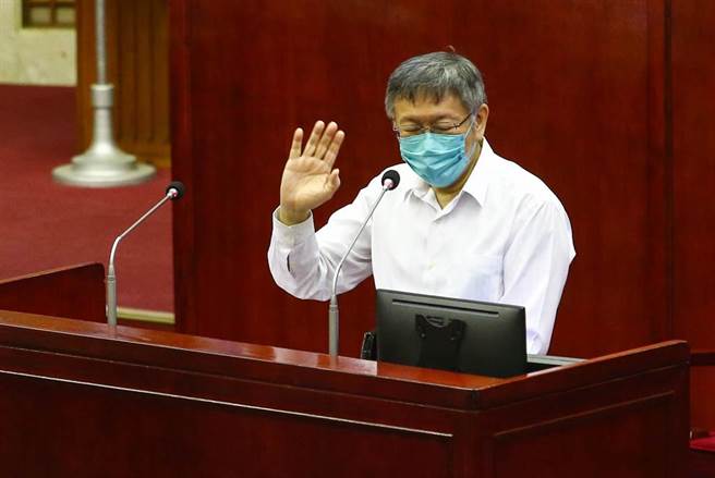 四大公投案將在12月18日登場，身兼民眾黨主席的台北市長柯文哲5日在市議會備詢時表示，黨內贊成反萊豬、贊成要保存藻礁的比例約8成，公投綁大選、重啟核四等則沒有定見。但不會強迫黨員要投什麼，「希望經過理性辯論後，我們自己的黨員可以投下他認為對的投票」。（鄧博仁攝）