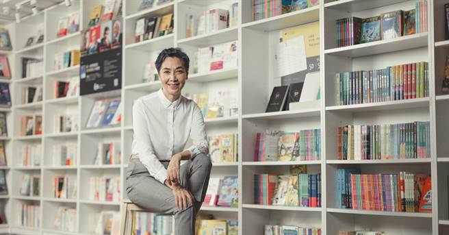 作者赖佩霞。(图/《转念的力量》天下文化)