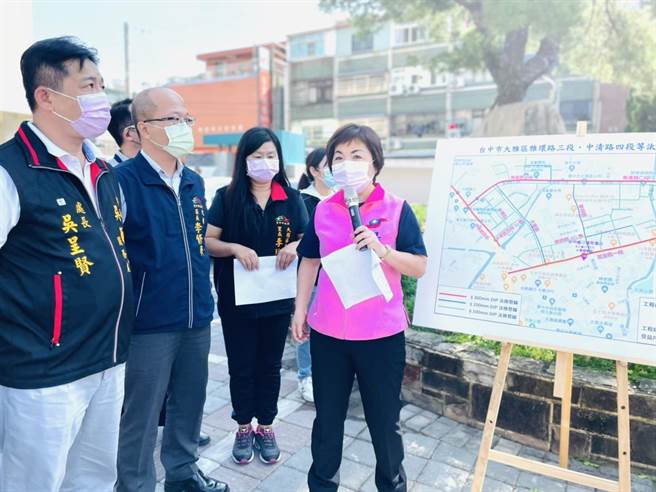 大雅区自来水管线老旧影响使用，立委杨琼璎、市议员吴显森争取汰换工程。（陈淑娥摄）