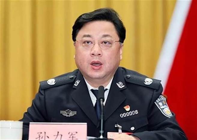 在中共即將召開六中全會前夕。中國最高人民檢察院公布，公安部原黨委委員、副部長孫力軍涉嫌受賄一案，由國家監察委員會調查終結，移送檢察機關審查起訴。（摘自東網）