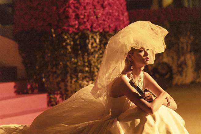 電影完美還原梅艷芳離世前45天最後1場告別個唱。（滾動工作室提供）