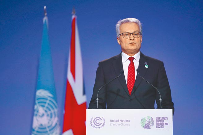 立陶宛总统瑙塞达2日在英国苏格兰格拉斯哥举行的联合国气候变化大会 (COP26) 上发表讲话。（路透）