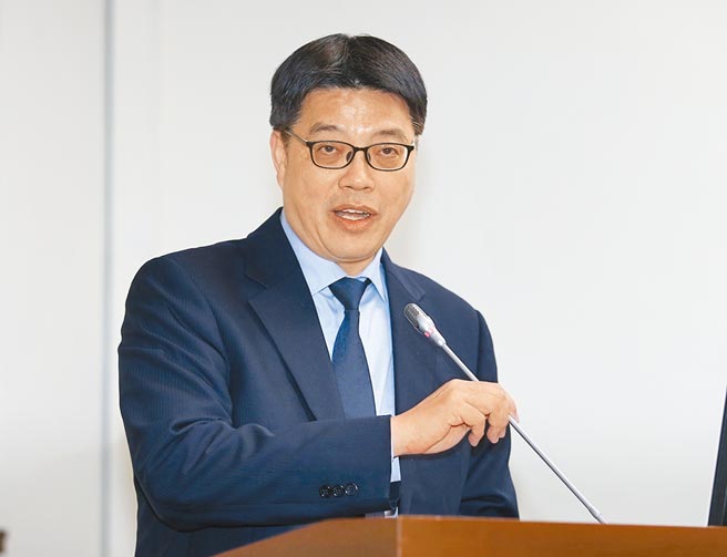 陆委会副主委邱垂正指出，目前国内疫情呈现稳定态势，我方也希望能够持续维持防疫成果，并研议逐步调整目前两岸因防疫措施所受到的交流限制。（本报资料照片）