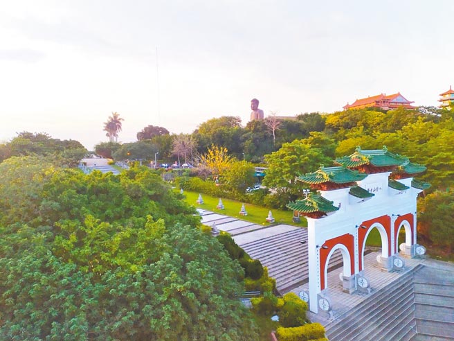 八卦山亮點越來越多，彰縣府創新以小巴士行駛環山「18路」公車，已敲定年底與月影燈季同步登場。（彰化縣政府提供／吳敏菁傳真）