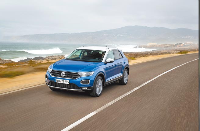 VW T-Roc搖滾跑旅提供多元購車方案，如280TSI Life版限時現金優惠價99.8萬元起，或可選擇72萬高額零利率貸款附第五年延長保固。（VW提供）