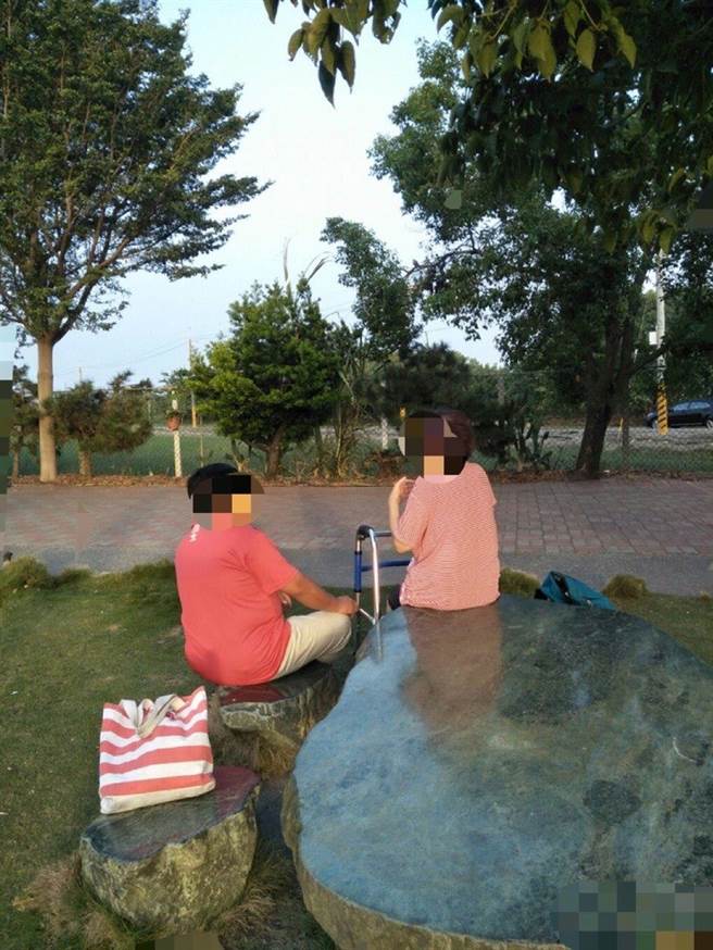 林姓妇人离家36年，在警方协助下终于跟儿子团聚。（归仁警分局提供／曹婷婷台南传真）