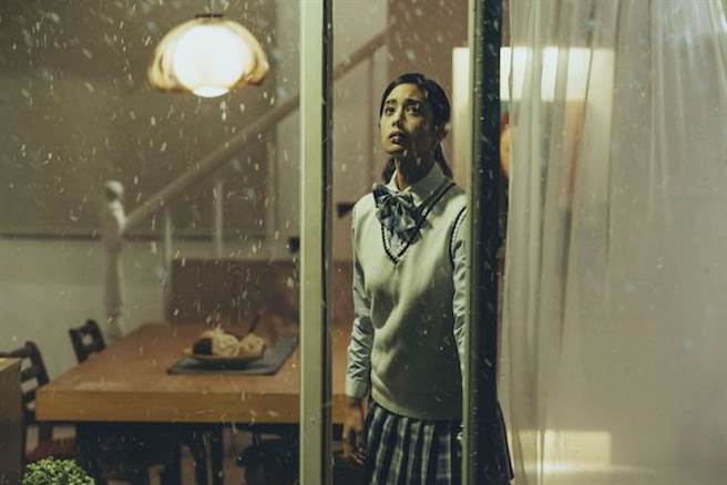 莫允雯在影集《2049》爱上妈妈前男友。（瀚草影视提供)