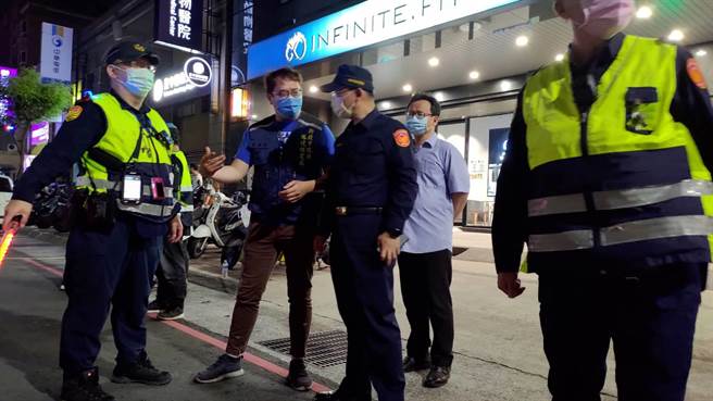 新北市蘆洲警分局動員分局內36名警力，於5日22時至隔日凌晨4時規畫靖土掃黑擴大臨檢。（警方提供）