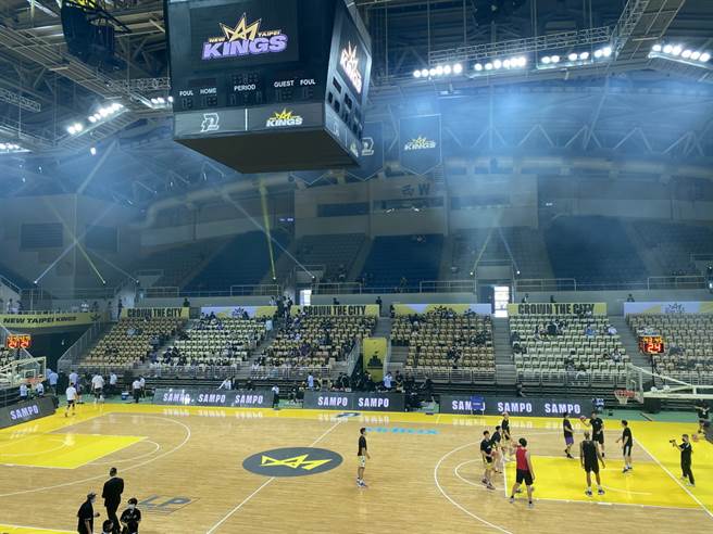 新北国王把新庄体育馆变成全黄主场。(黄及人摄)