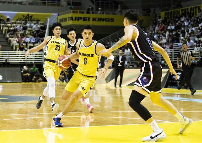新北国王杨敬敏今天贡献14分、6篮板及5助攻。(新北国王提供)