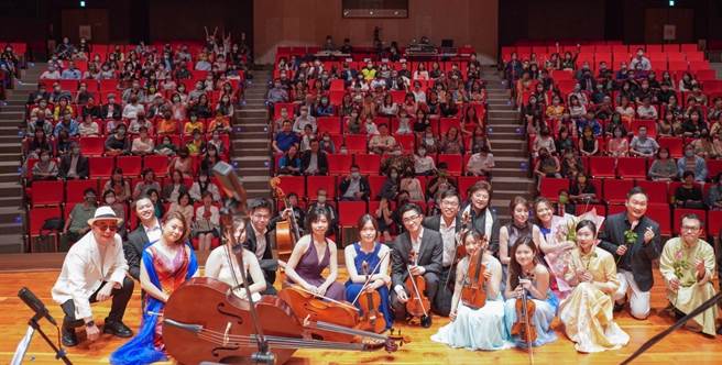 惠民扶轮社的扶轮日5日晚上在国立台中教育大学「宝成音乐厅」举办《乐舞扶轮》公益募款音乐会。（惠民扶轮社提供／卢金足台中传真）