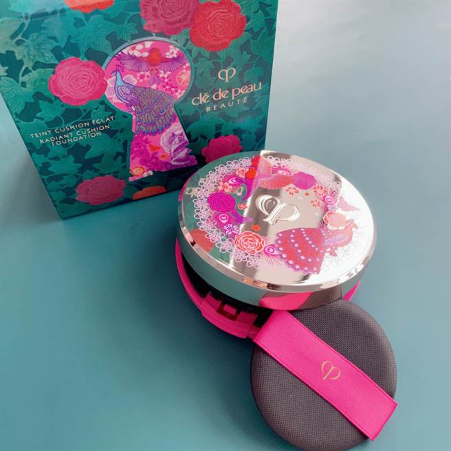 肌膚之鑰祕密花園光采奢華氣墊粉霜。（邱映慈攝）