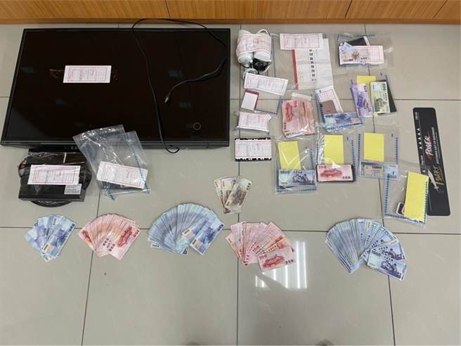 現場查扣28萬元賭資。（警方提供）