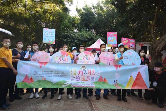 台中市大肚區公所6日舉辦萬里健行活動，吸引上千民眾熱情參加。（圖／業者提供）
