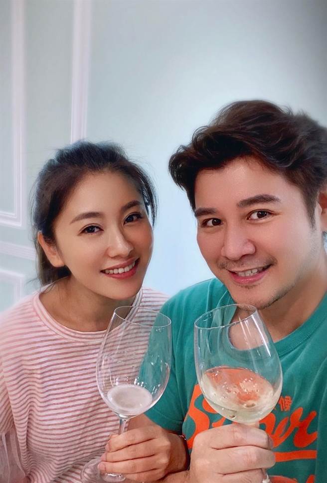 陈宇风及叶家妤重视家庭幸福，提醒孝亲要及时。(叶家妤提供)