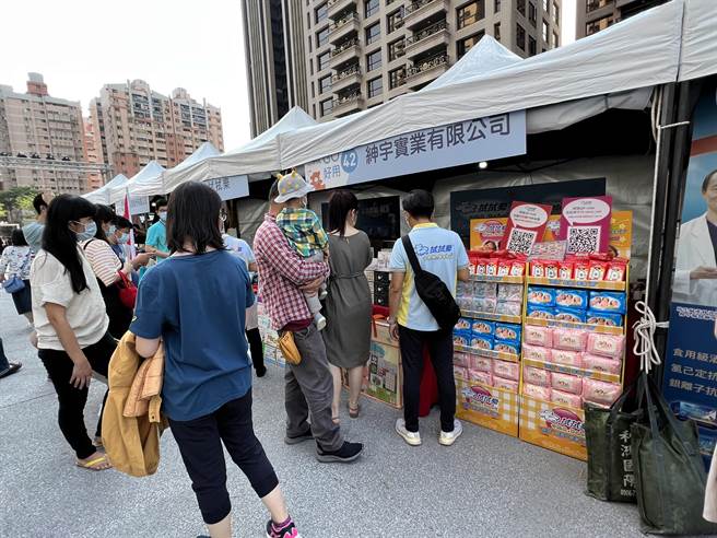 桃园妇幼商品展6日起一连2天在桃园艺文特区绿一公园登场。(蔡依珍摄)