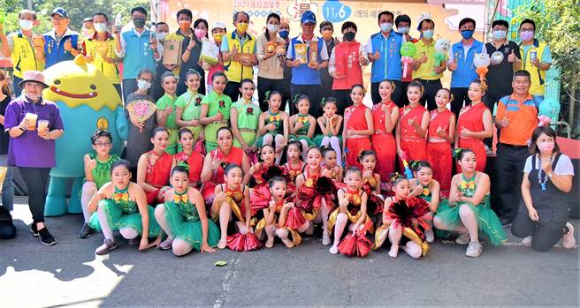 2021南投温泉季启动，第1场活动「i慢玩-埔里温泉知性之旅」6日热闹登场。（南投县府提供／卢金足南投传真）