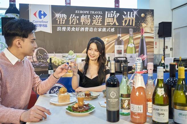 家乐福「Wine Fair」酒展 民眾选购葡萄酒呈M型化（未满18岁请勿饮酒）。（家乐福提供）