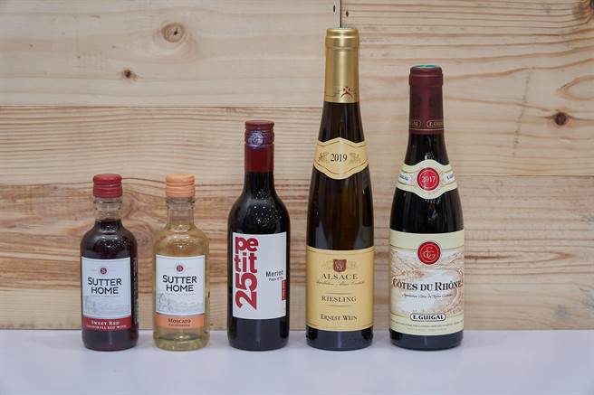 家乐福引进许多小容量酒款，价位从97元至210元不等（未满18岁请勿饮酒）。（家乐福提供）