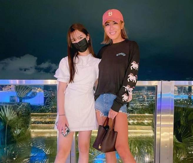 小禎和13歲女兒Emma。(圖/ 摘自小禎IG)